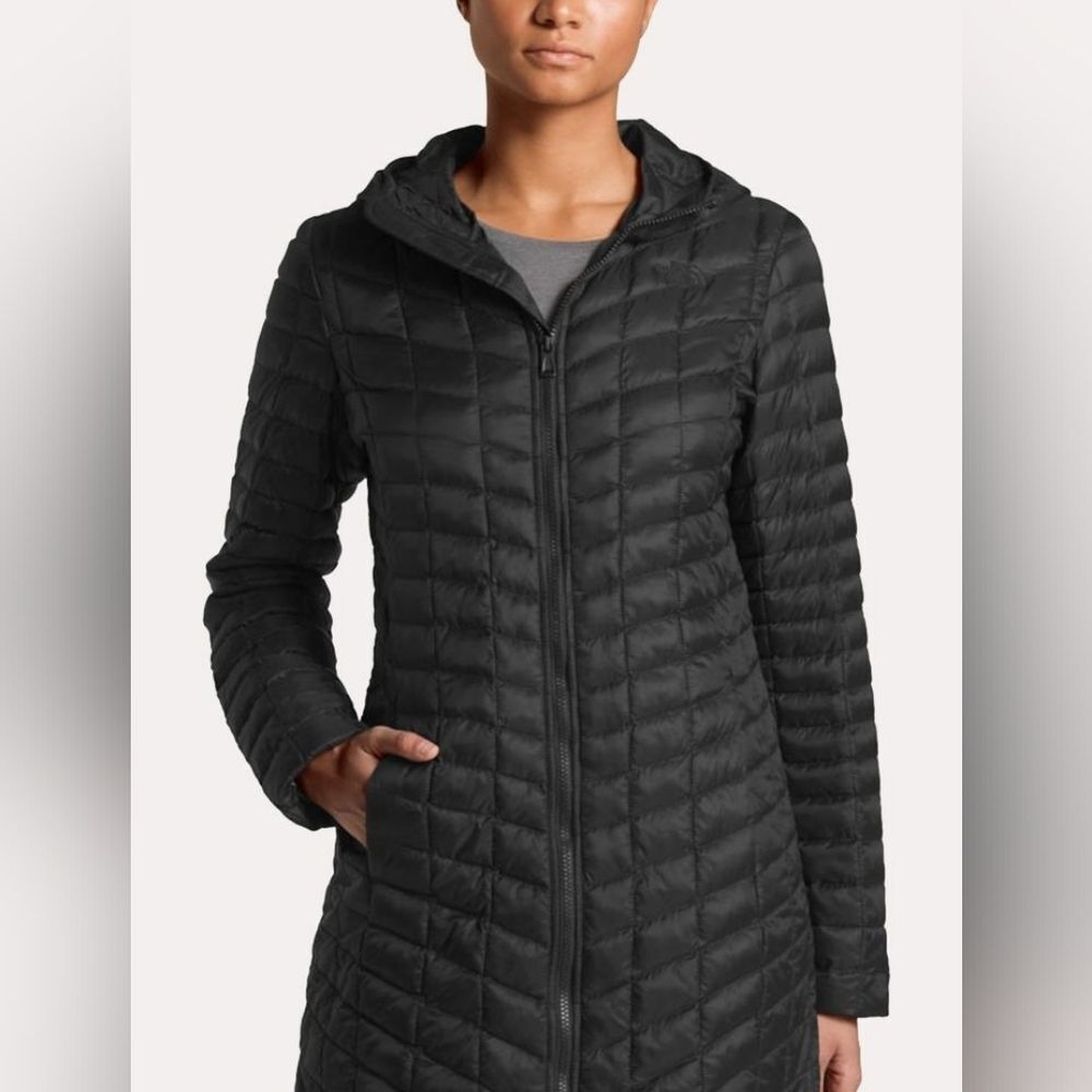 The North Face Women's Quilted Black Puffer Coat - Thermoball Parka